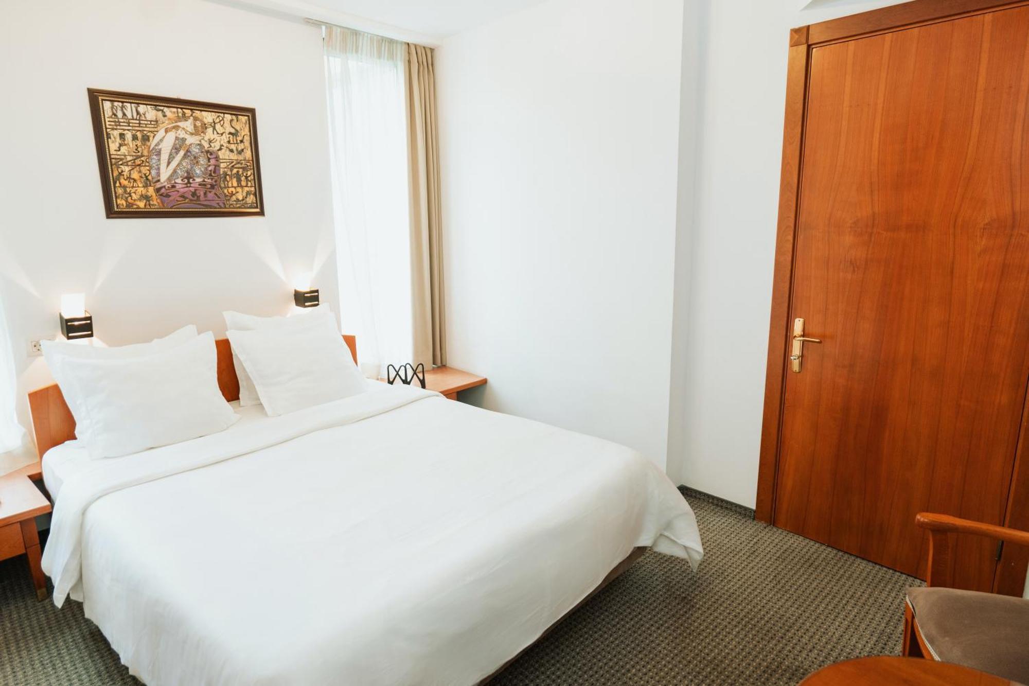 Duke Romana Center 3*