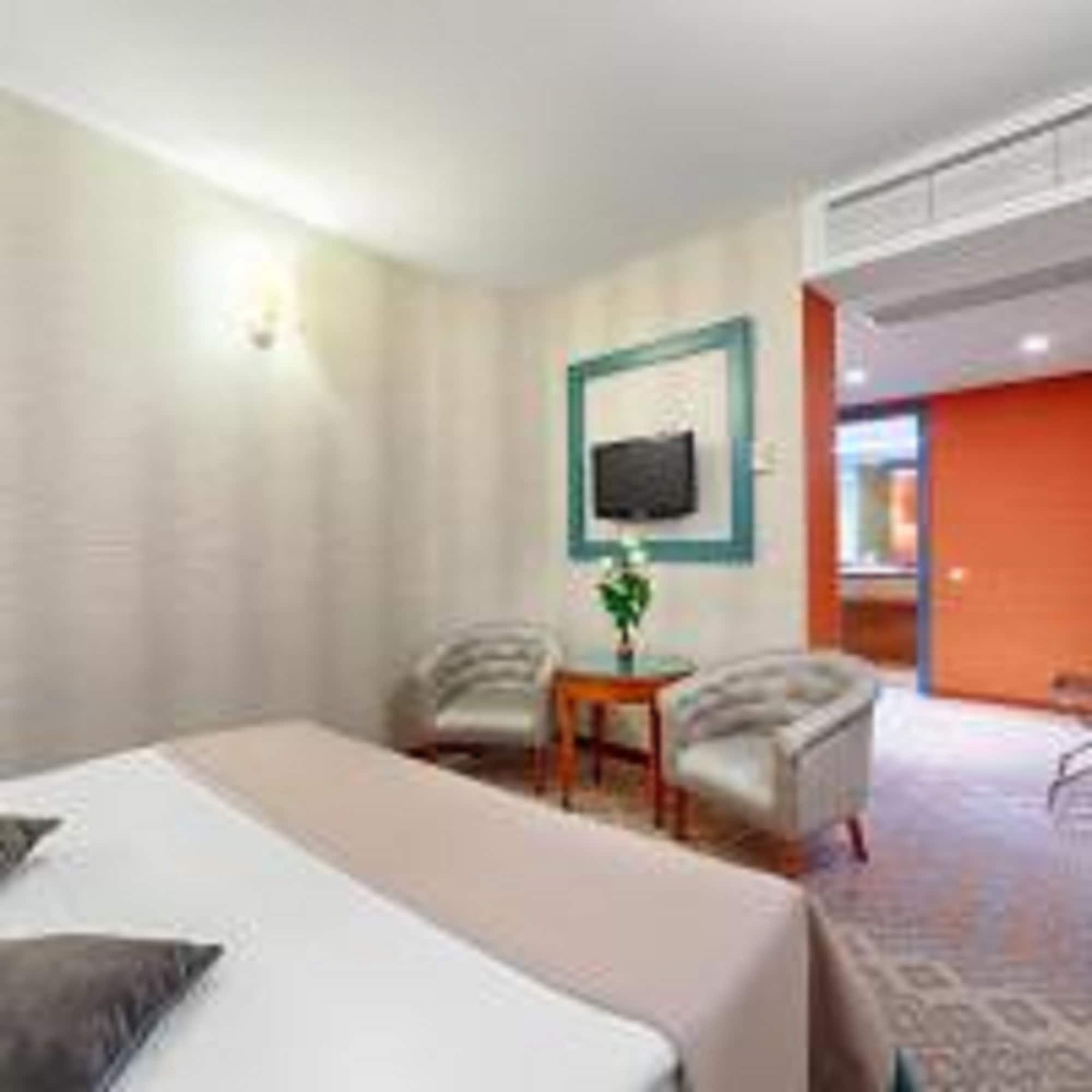 Duke Romana Center 3*