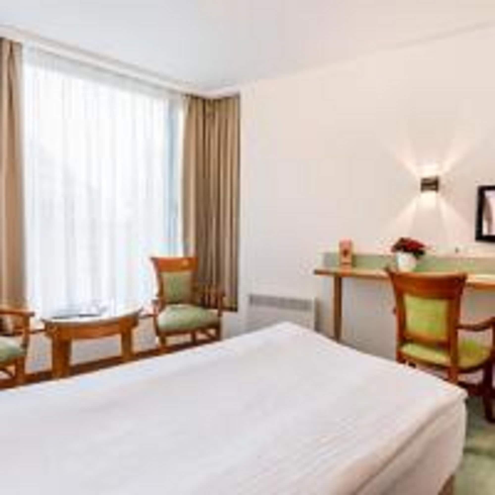 Duke Romana Center 3*