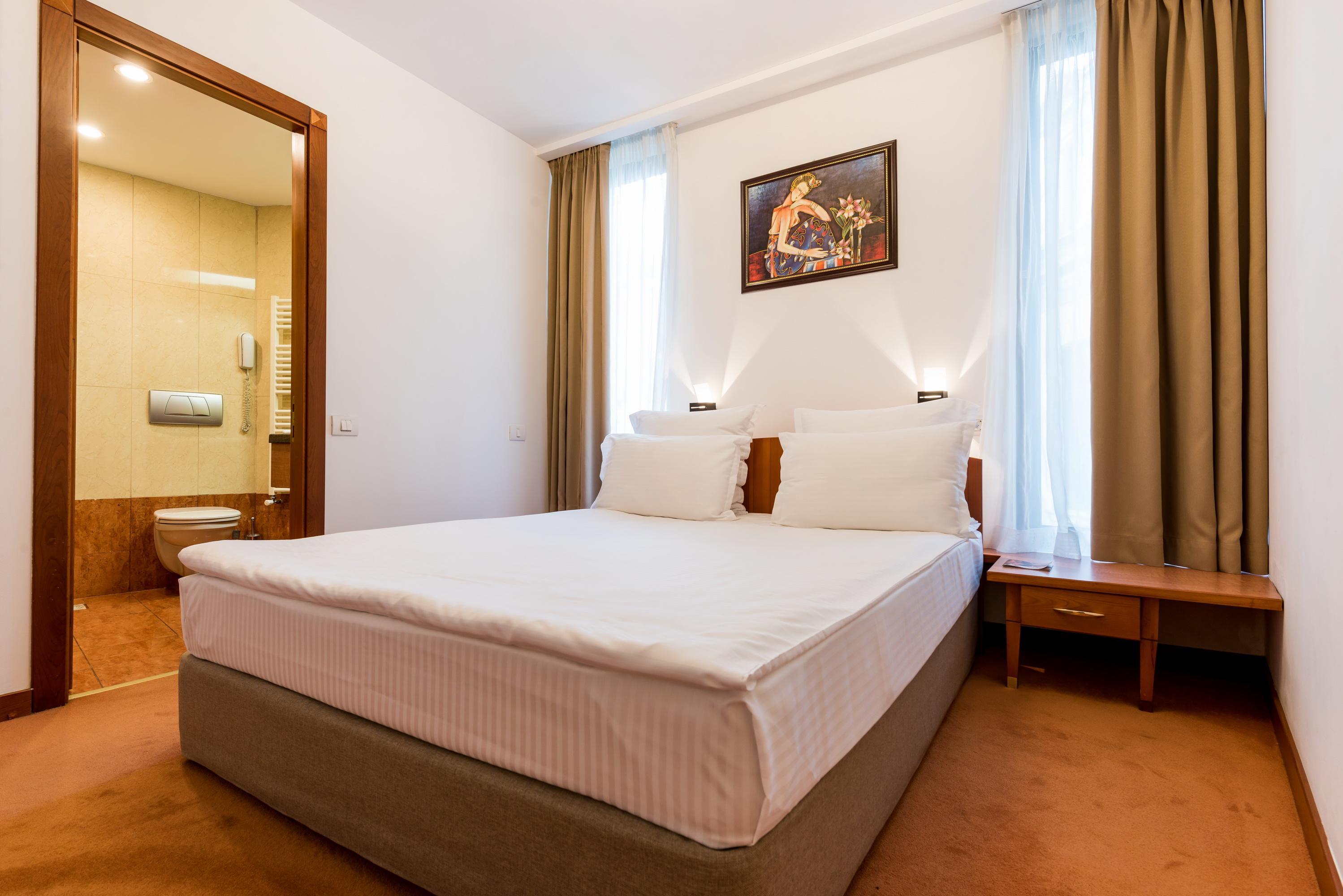 Duke Romana Center Hotel