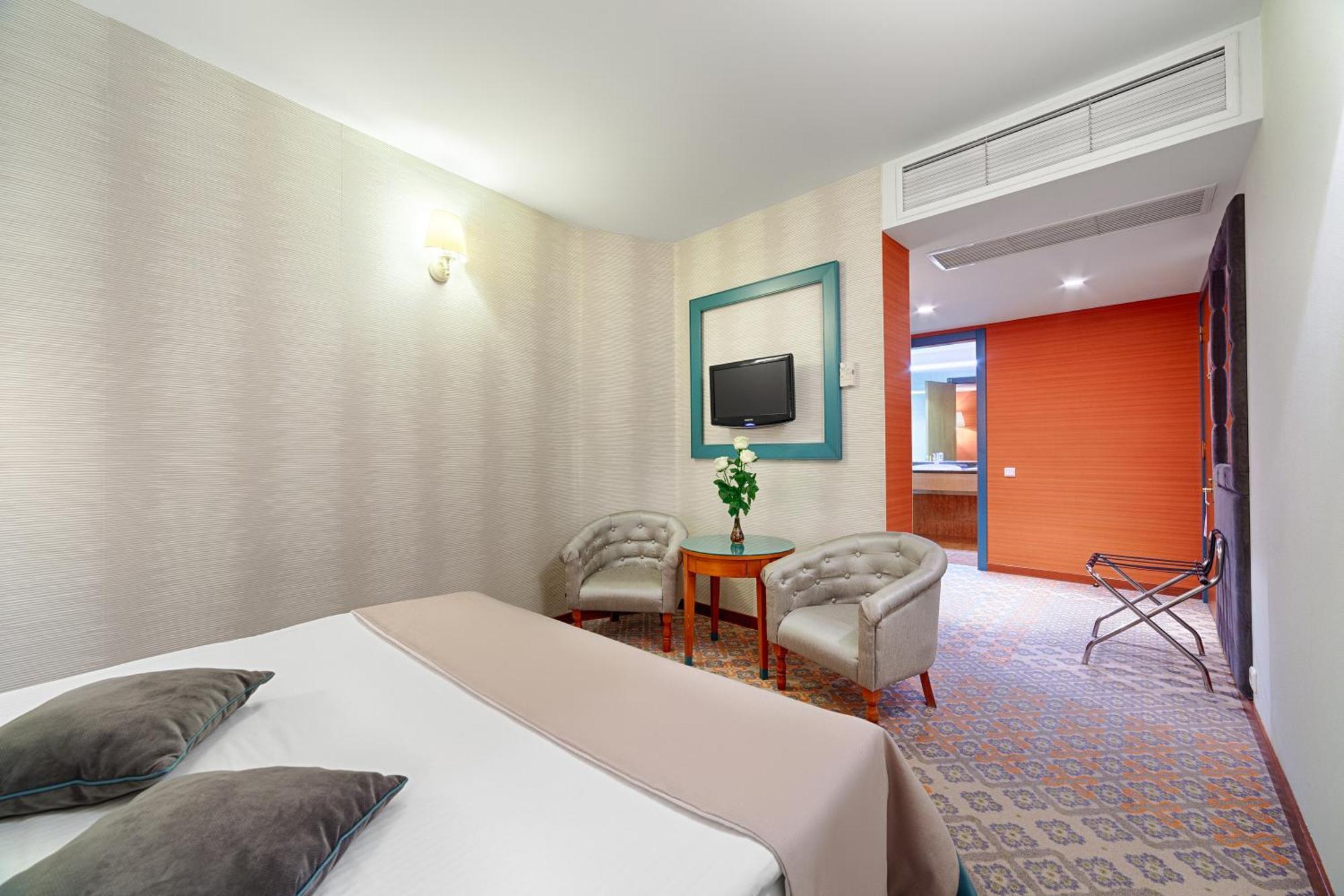 Duke Romana Center Hotel